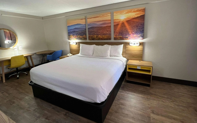 Days Inn By Wyndham Birmingham/West