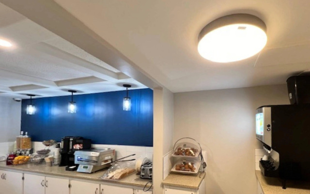 Econo Lodge Motel Village