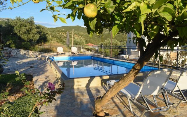 Majestic Chateau - Spectacular Seascapes & Pool