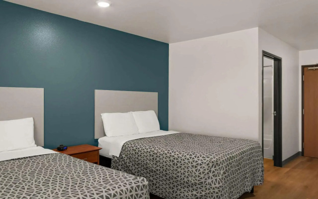 WoodSpring Suites Evansville East
