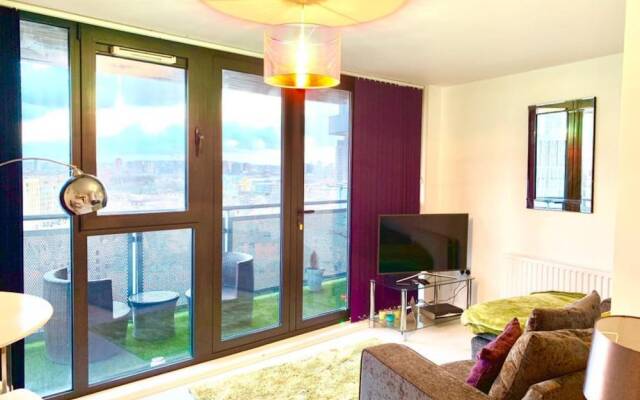1 Bedroom Apartment in Bow With Spectacular Views