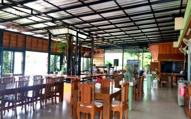Ruen Narisra Resort