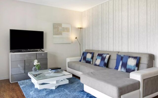 1 Bed Apartment Sleeps 4 With Pool