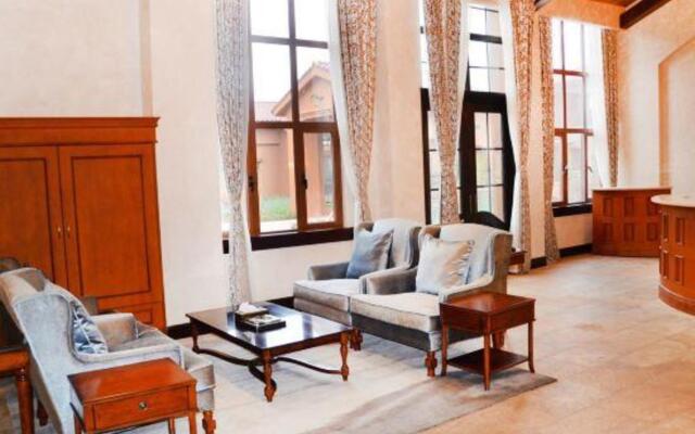 Qunyinghui Holiday Hotel