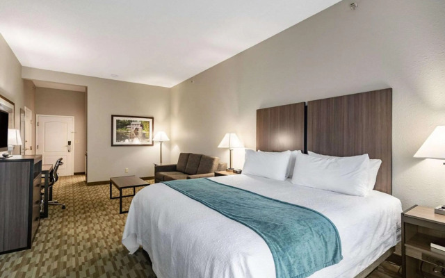 The Riverview Inn & Suites, an Ascend Hotel Collection Member