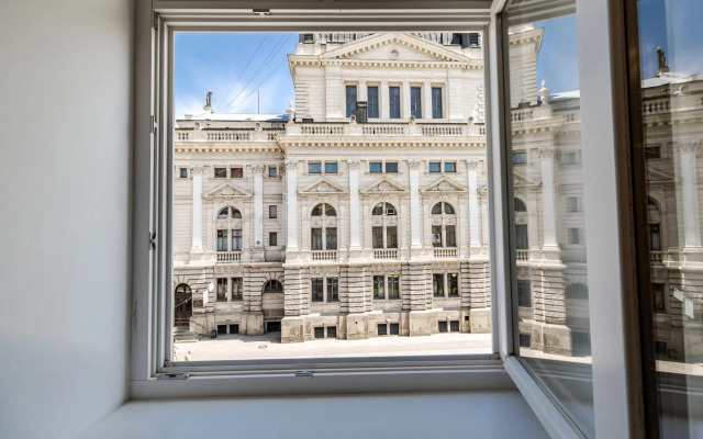 Opera House Apartment 3