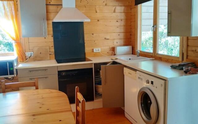 Chalet With 2 Bedrooms In Poussan With Enclosed Garden