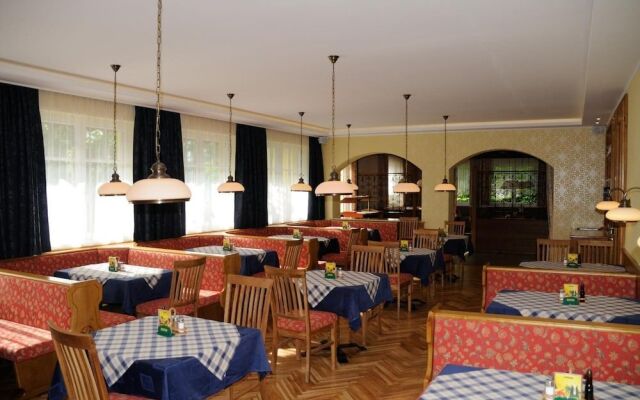 Strandhotel Weyregg