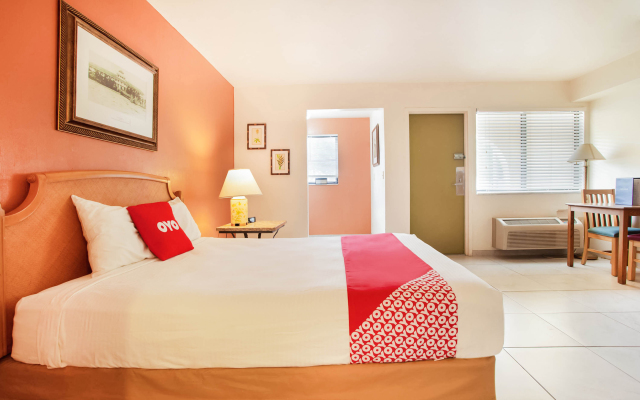 OYO Waterfront Hotel - Cape Coral/Fort Myers, FL