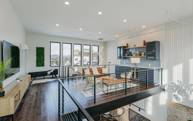 Park View Penthouse Suite 301