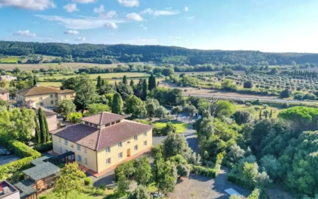 Resort with pool in Riparbella