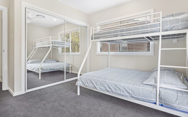 Achilles Street, 1/6