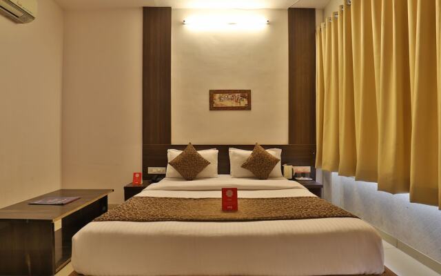 OYO 11649 Hotel Mahima