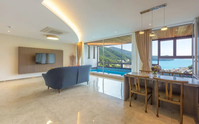 Friemily Pool Villa & Hotel