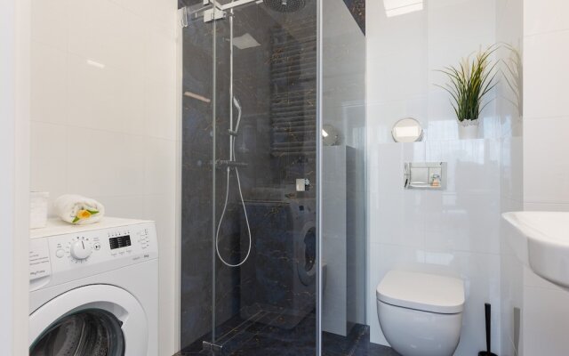 Warsaw Bonifraterska by Renters