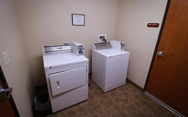 Canby Inn And Suites
