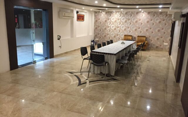 OYO Rooms Mall Road Cantonment