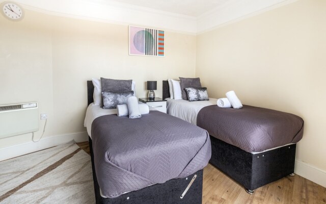 Stunning 2-bed Apartment in Grays