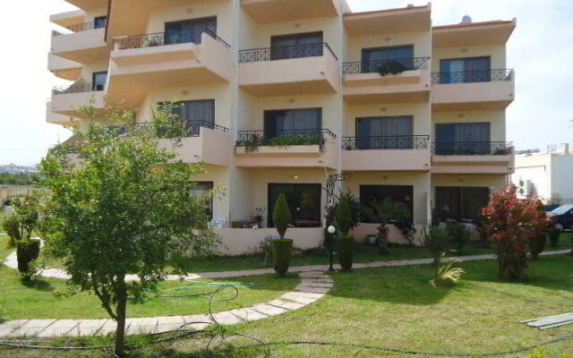 Lyristis Apartments Plus