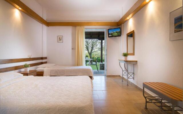 Linaraki Studios & Apartments