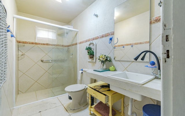 Casa em Condom nio com Piscina e rea Gourmet