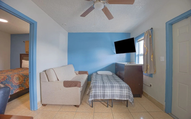 Aladdin Motel