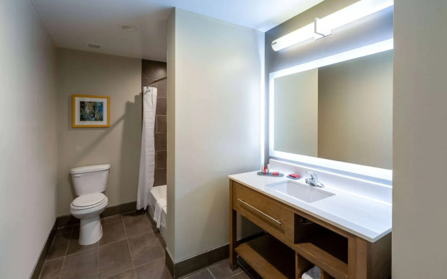 La Quinta Inn and Suites by Wyndham Tulsa Downtown - Route 66