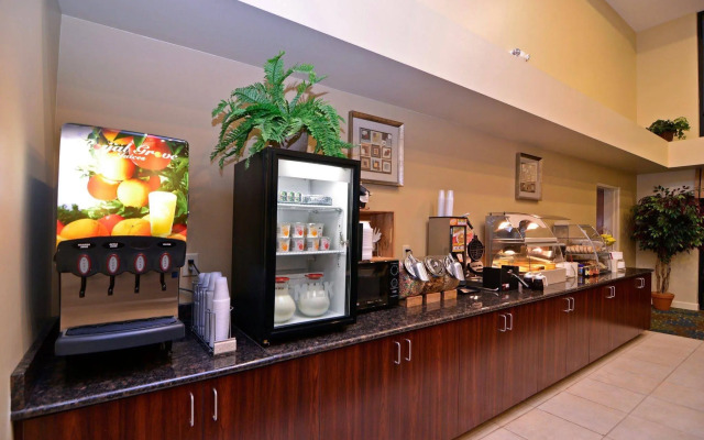 Best Western Plus Yadkin Valley Inn & Suites