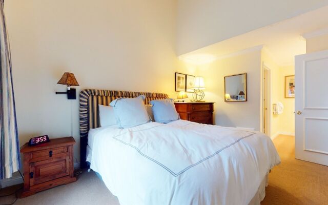 Snowcreek Iii #420 3 Bedroom Condo by RedAwning