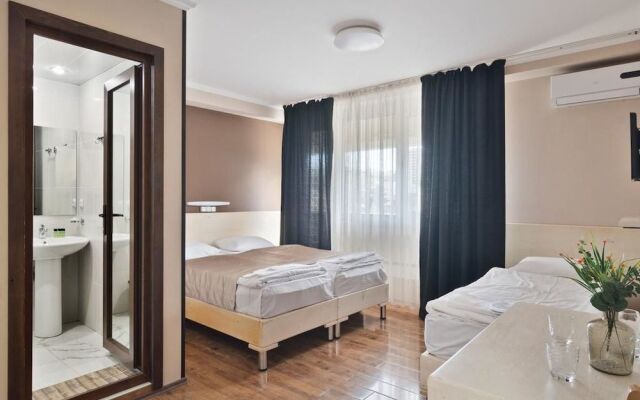 Hotel Tbilisi Central by Mgzavrebi