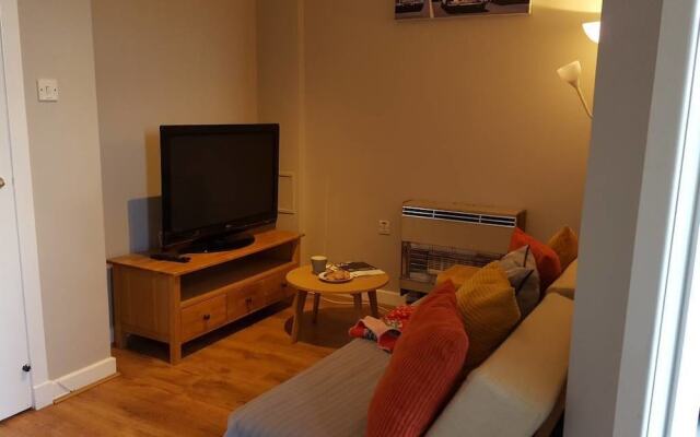 Dragon - Dumbarton Apartment 2 Bedroom Home