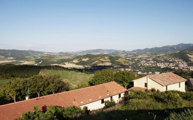 Inviting farmhouse in Cagli with swimming pool