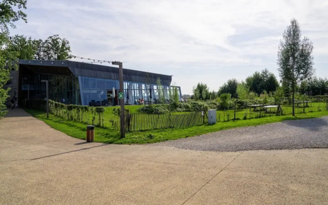 Waterside Elegance Sky Pad