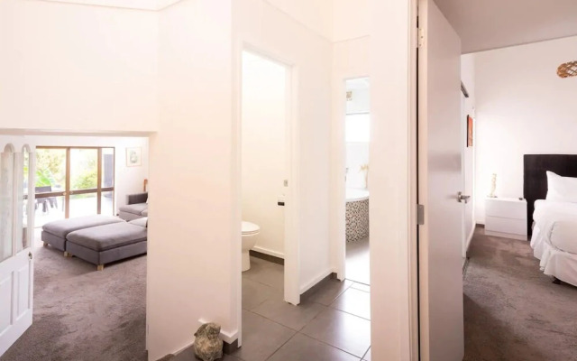 Modern 4 Bedroom Family Home With Pool