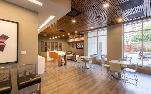 Fantastic Condo Crystal City Rooftop