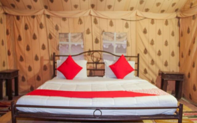 OYO 26228 Royal Camps