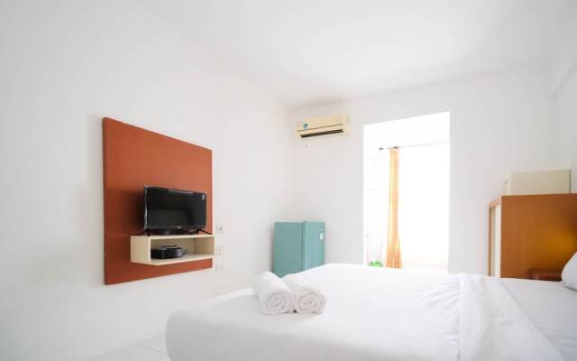 Homey Studio Apartment At Dian Regency