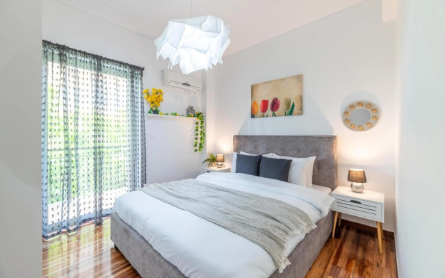 Modern Escape Near Riviera & Niarchos Foundation!