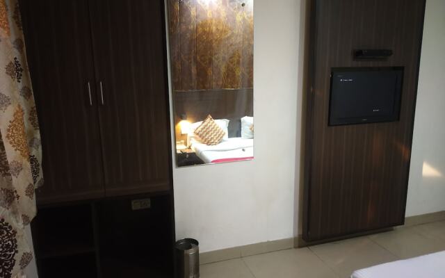 ADB Rooms Glance Inn Laxmi Nagar