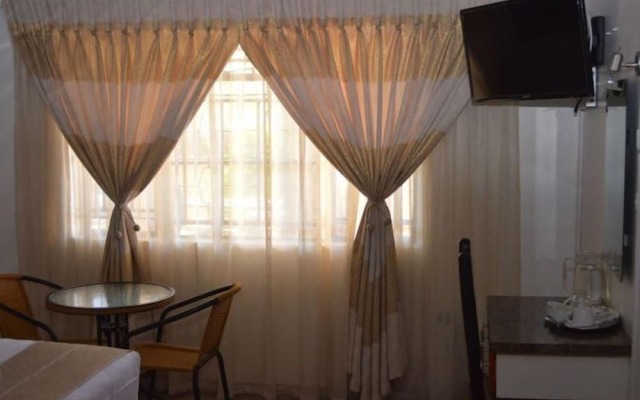 Crown Guest Lodge