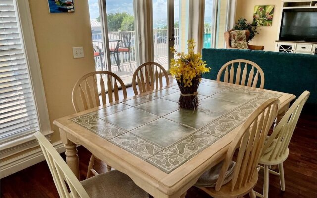 Sans Souci 6 Bedroom Home by RedAwning