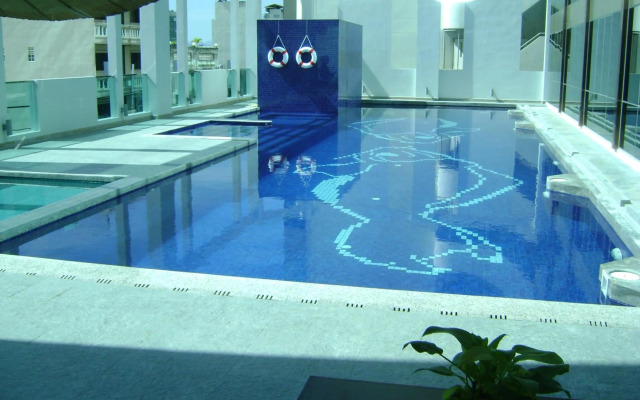 New Season Square Hotel