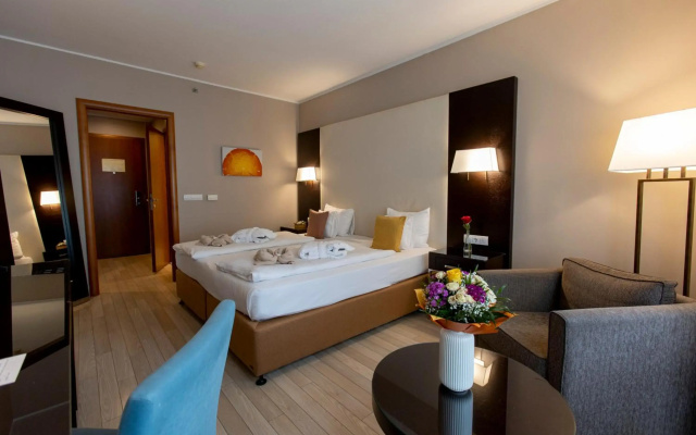 Lions Garden Hotel
