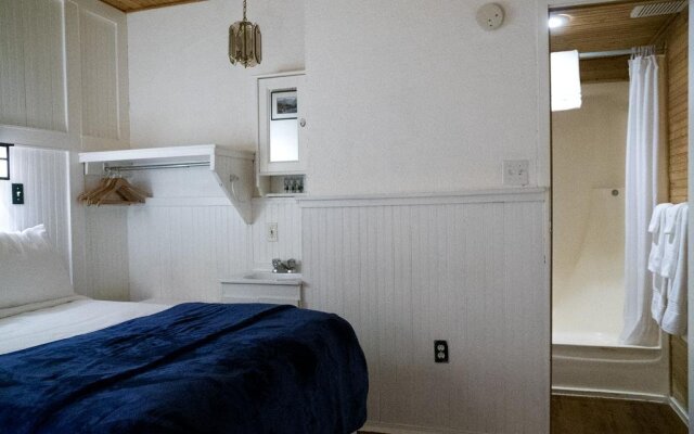 Blue Mountain Lodge Bed & Breakfast
