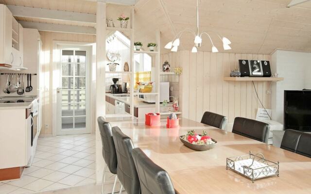 Restful Holiday Home in Ringkøbing With Whirlpool