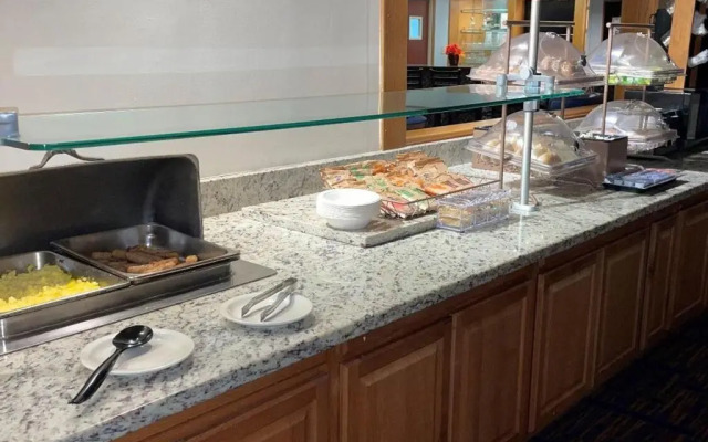 Howard Johnson by Wyndham Merrillville