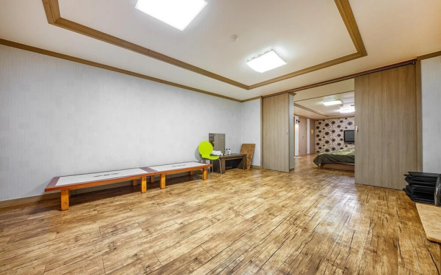 Buan Gyeokpo Chaeseok Resotel Oakville