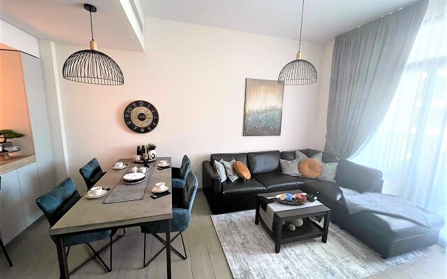 Spacious 1 bedroom with balcony in Wilton Terraces