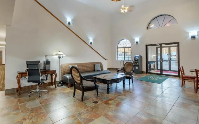 Allington Inn & Suites South Fork