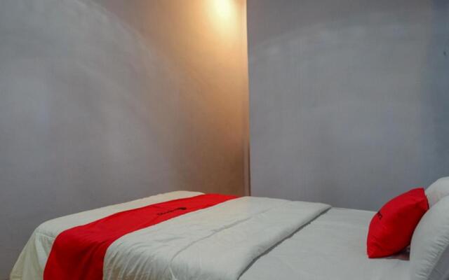 RedDoorz Syariah near Pasar Batang